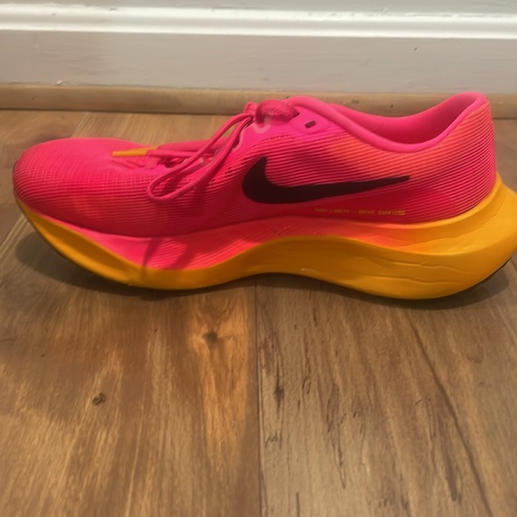 Nike Zoom Fly 5 in Hyper Pink (Size 9) - Picture 6 of 8